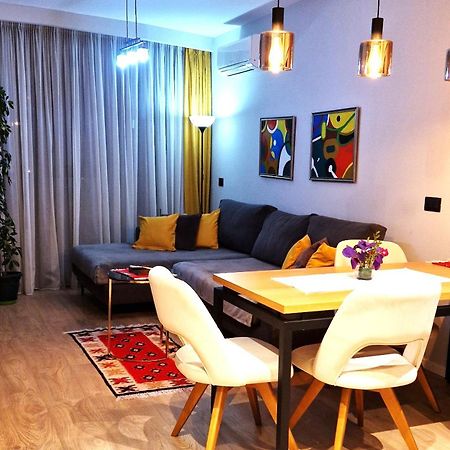 Central Luxury Apartment Тирана Екстер'єр фото