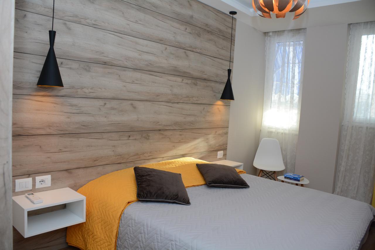 Central Luxury Apartment Тирана Екстер'єр фото